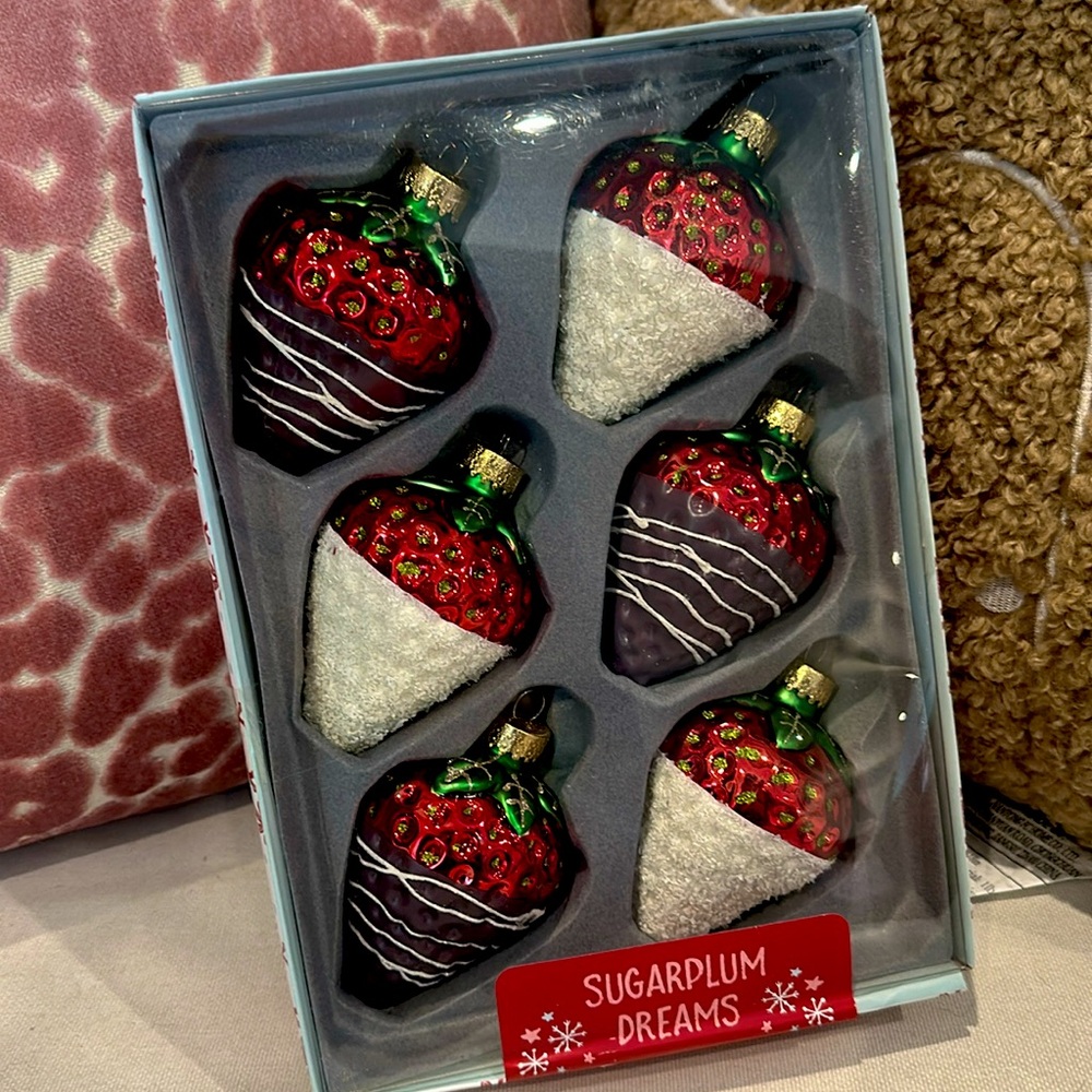 Sugarplum dreams chocolate covered strawberries ornaments glass set of 6